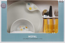 Afbeelding in Gallery-weergave laden, 6-delig kinderservies Mepal Mio. De set bestaat uit een bestek set, kinderglas, kinderbord en schaaltje. BB ECo Shop

