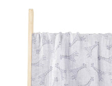 Afbeelding in Gallery-weergave laden, BB Eco Shop Hydrofiele doek van katoenen mousseline, waarmee je je kleintje in kunt swaddlen. Ook op andere manieren te gebruiken
