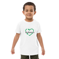 Dit 100% biologisch katoenen T-shirt wordt zeker jou favoriet! Met onze BioBasura T-shirt dat leuk en super comfortabel is en gemaakt van natuurlijke stoffen, laat jij met onze groene recycle hart print zien dat jij je ook zorgen maakt om ons planeet. 