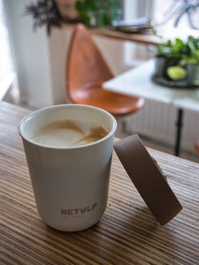 Deze koffiebeker is ideaal voor onderweg. Hij is makkelijk met één hand te gebruiken en houdt je drankje tot 3 kwartier warm bb Eco Shop